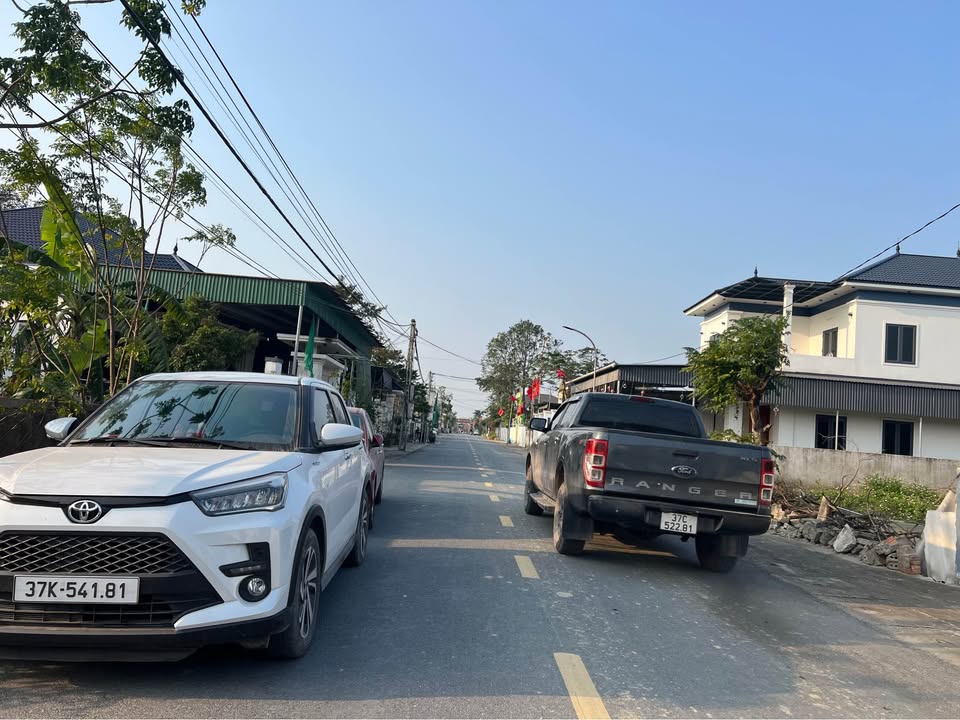 Bán gấp FrontHouse Thái Hưng 100m² giá 2.3 tỷ - Mặt đường đẹp không tỳ vết!