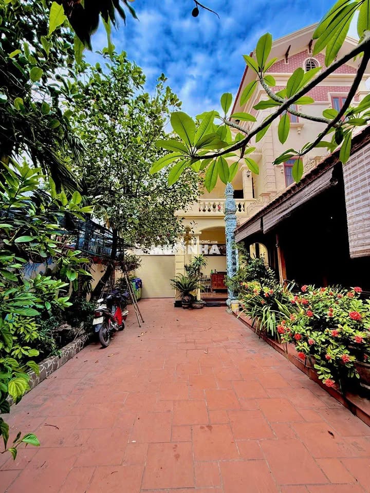 Bán gấp nhà kiểu biệt thự tại Khúc Thừa Dụ 232m² giá 15.996 tỷ - Chính chủ sổ đỏ