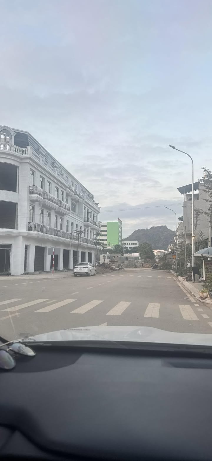 Đất thổ cư 200m² tại Bản Buổn, Sơn La - Giá 3.25 tỷ, Sổ đỏ chính chủ!