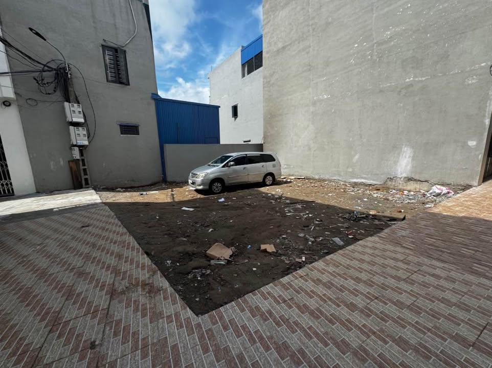 Đất lô góc Nam Định 47m² giá 1.3 tỷ - Ô tô đỗ cửa, gần chợ!