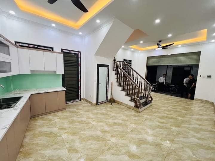 Nhà phố Hoàng Quốc Việt Cầu Giấy 40m² giá 6.15 tỷ - Thiết kế hiện đại, sổ đỏ nở hậu!