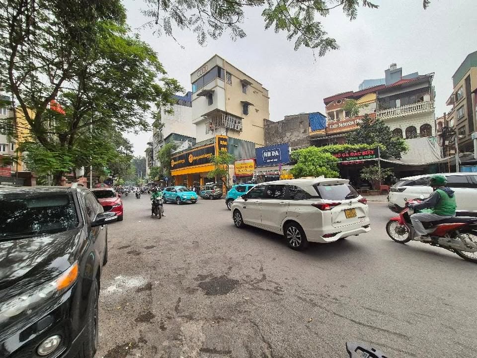 Nhà đẹp Đội Cấn, Ba Đình 27m² giá 3.9 tỷ - Vị trí trung tâm, giao thông thuận tiện!