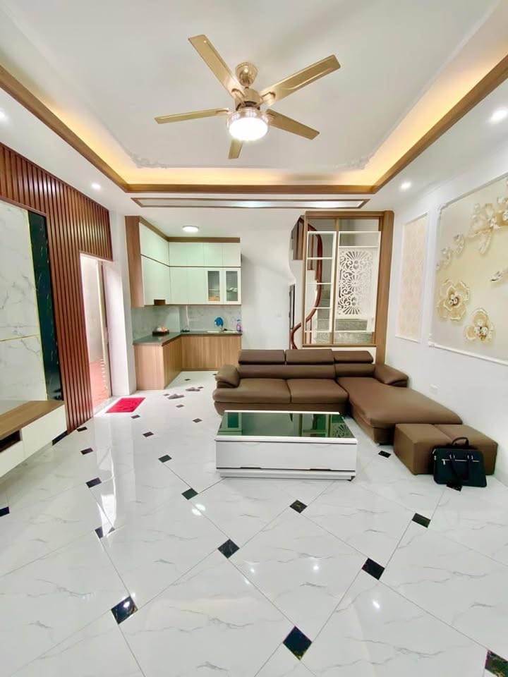 Nhà 5 tầng Đông Ngạc Bắc Từ Liêm 42m² giá 4.8 tỷ - Thiết kế hiện đại, không gian thoáng đãng