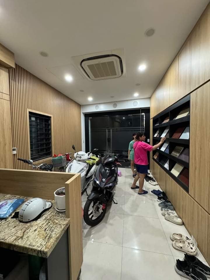 FrontHouse mặt phố Hoàng Hoa Thám, Ba Đình 31m² giá 19.8 tỷ - Kinh doanh sinh lời ngay!