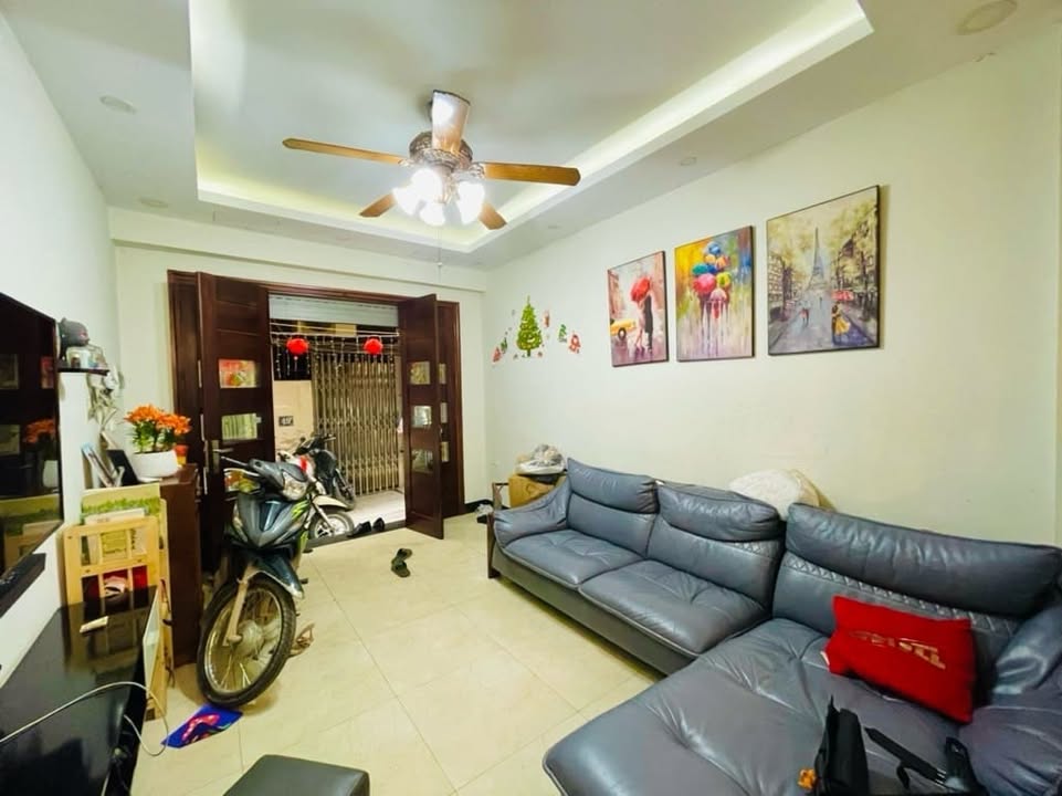 Nhà mặt tiền Hoàng Hoa Thám, Ba Đình 54m² giá 8.4 tỷ - Thiết kế sang trọng, nội thất đẹp!