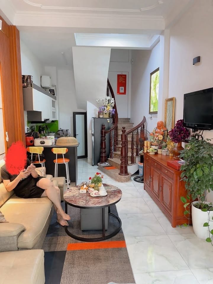 Nhà đẹp Hoàng Hoa Thám, Ba Đình 101m² giá 4.5 tỷ - Thiết kế hiện đại, sẵn sàng vào ở!