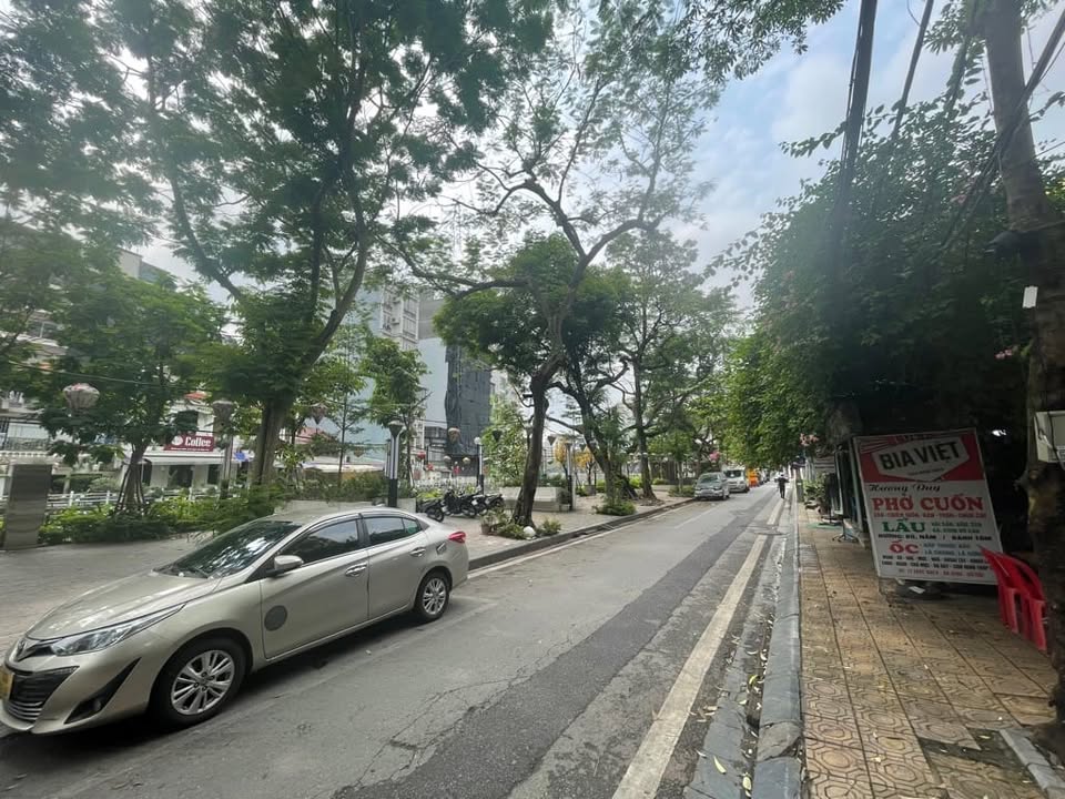 Mặt phố Trúc Bạch Ba Đình 104m² giá 65 tỷ - Thiết kế 9 tầng sang trọng!