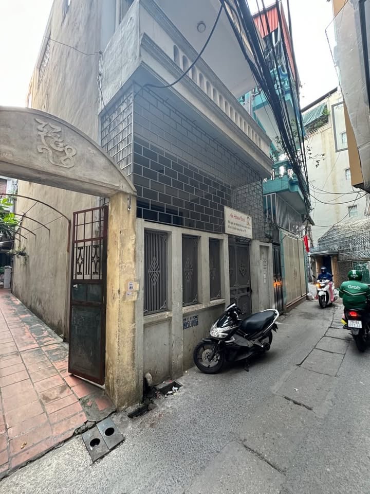 Nhà mặt ngõ Hoàng Hoa Thám, Ba Đình 58m² giá 8 tỷ - Thiết kế thông thoáng, tiện nghi đầy đủ!