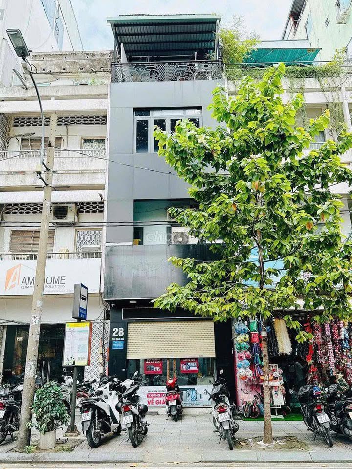 Nhà Mặt Tiền 28 Trần Quang Khải, Quận 1, 71m² giá 70 triệu - Giao thông thuận tiện, phù hợp kinh doanh!