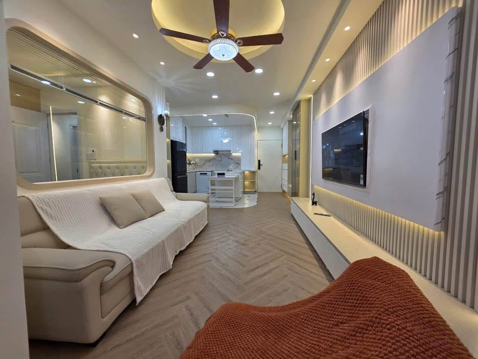 Căn hộ Sky Garden 3, Quận 7, 70m² giá 6.x tỷ - Nội thất mới đẹp, sổ hồng lâu dài!