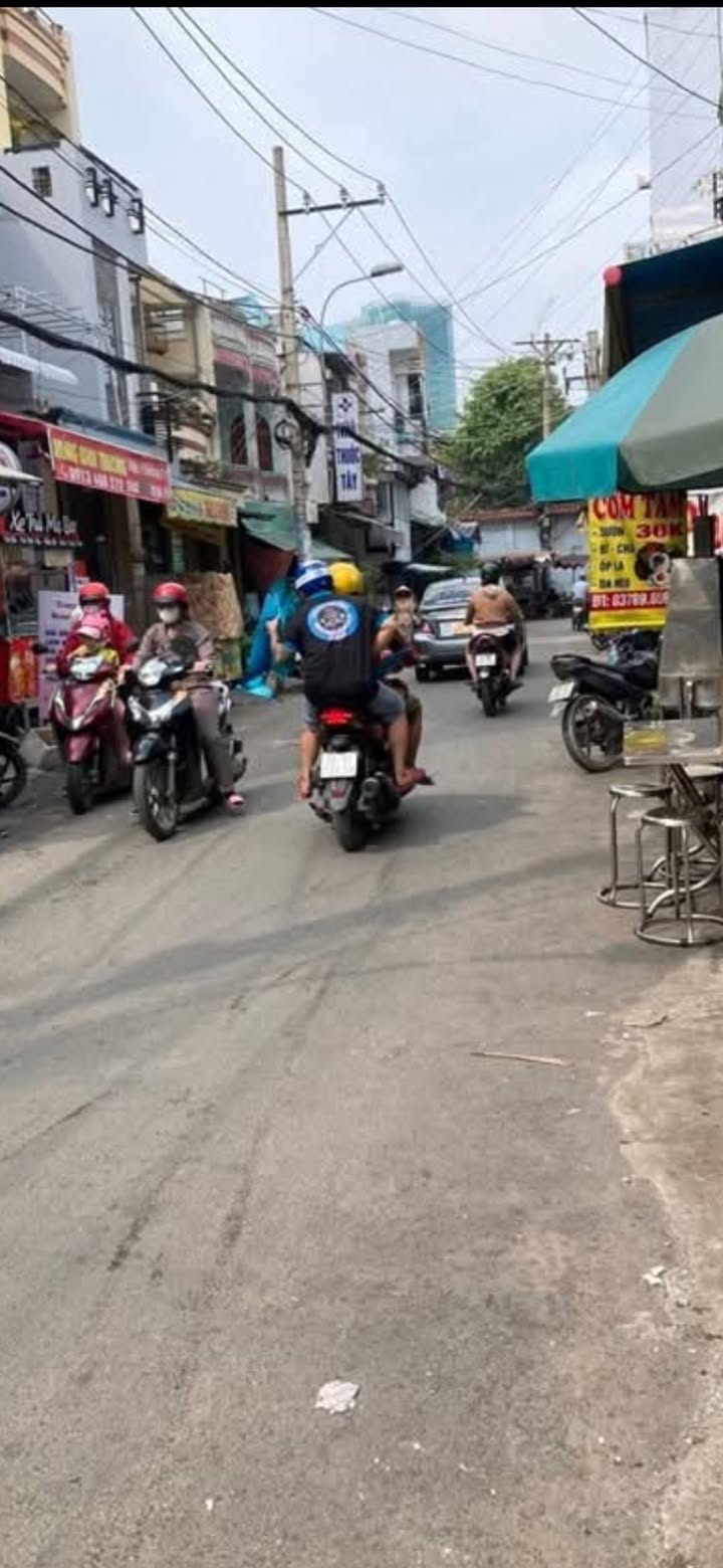 Chính chủ cho thuê CHDV 4 tầng Đoàn Văn Bơ 80m² - 8 phòng cho thuê - Giá chỉ 8 tỷ!