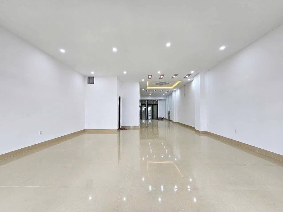 Shophouse cho thuê tại Hoàng Thị Loan, Đà Nẵng - Diện tích 140m², giá 30 triệu/tháng