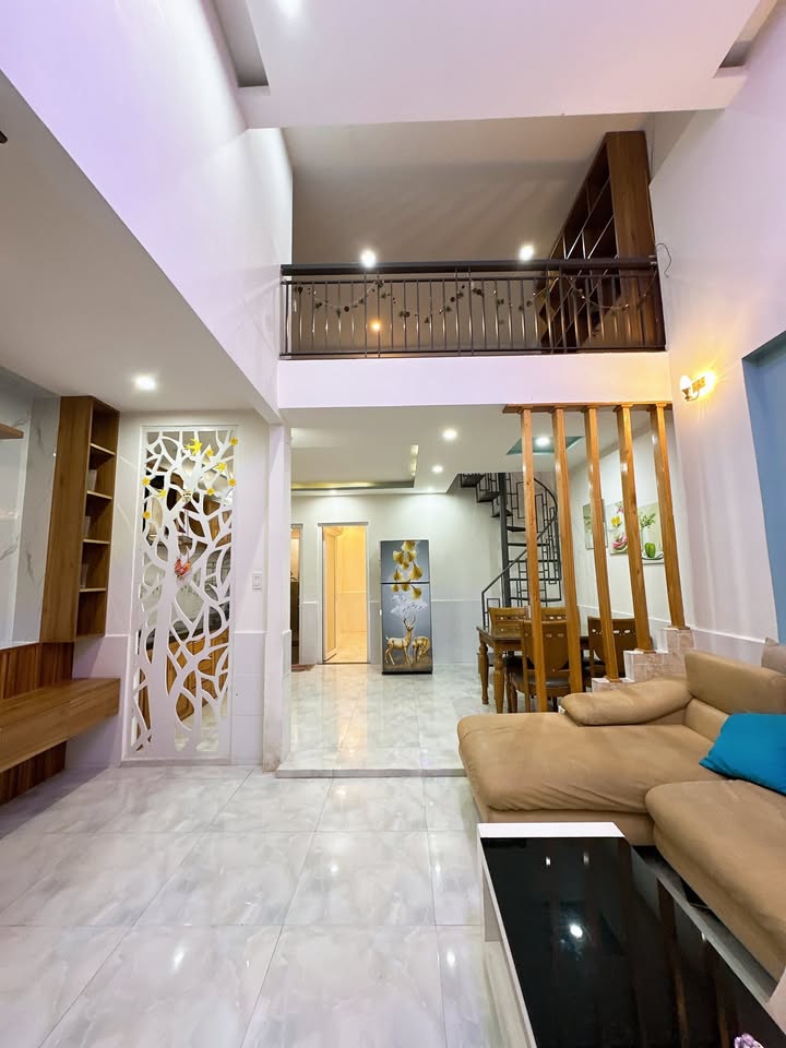 Nhà nguyên căn cho thuê tại kiệt Trần Xuân Lê, Đà Nẵng 60m² - Giá 8 triệu/tháng, nội thất cơ bản