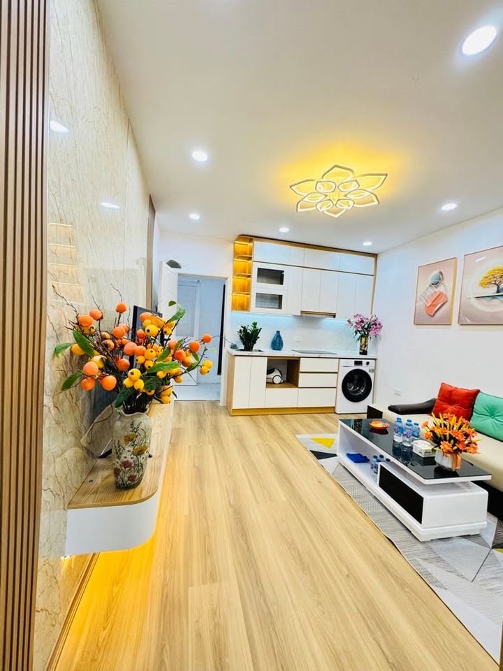Căn hộ Tập thể Giảng Võ, Ba Đình 70m² giá 4.8 tỷ - Sổ hồng chính chủ, an ninh tốt!