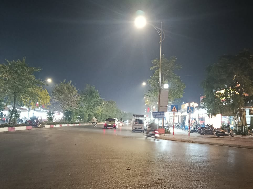 Đất Yên Viên - Gia Lâm 54m² giá 6 tỷ - Kinh doanh sầm uất gần chợ lớn!