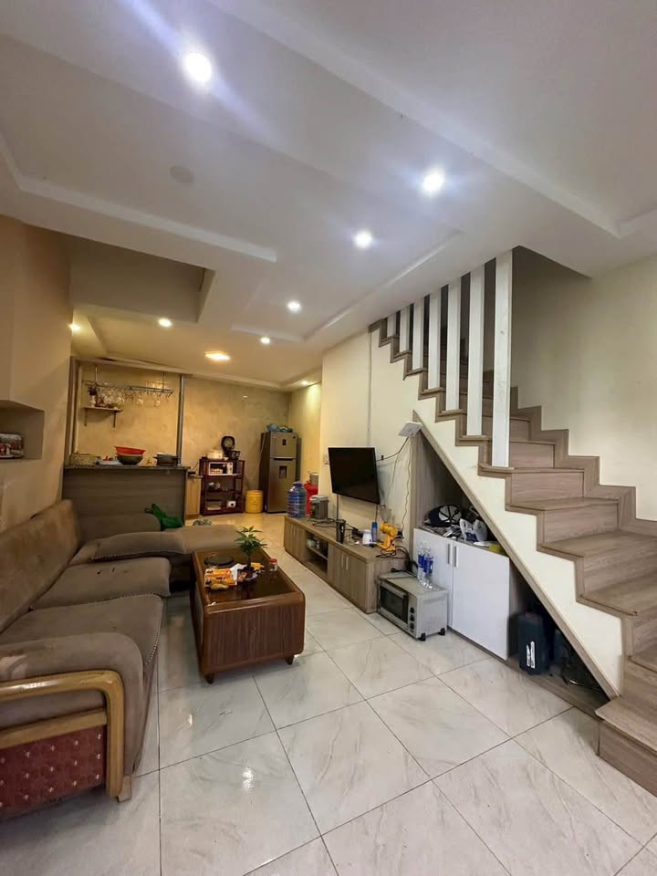 Nhà phố Đà Lạt 50m² giá 2.7 tỷ - Sổ hồng chính chủ, vị trí đẹp!