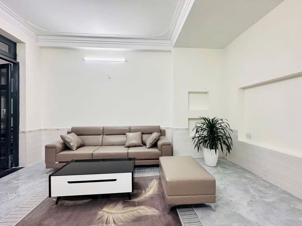 Nhà mặt tiền Thạnh Lộc, Quận 12 - Diện tích 72m², cho thuê 12 triệu/tháng - Tiện ở và kinh doanh!