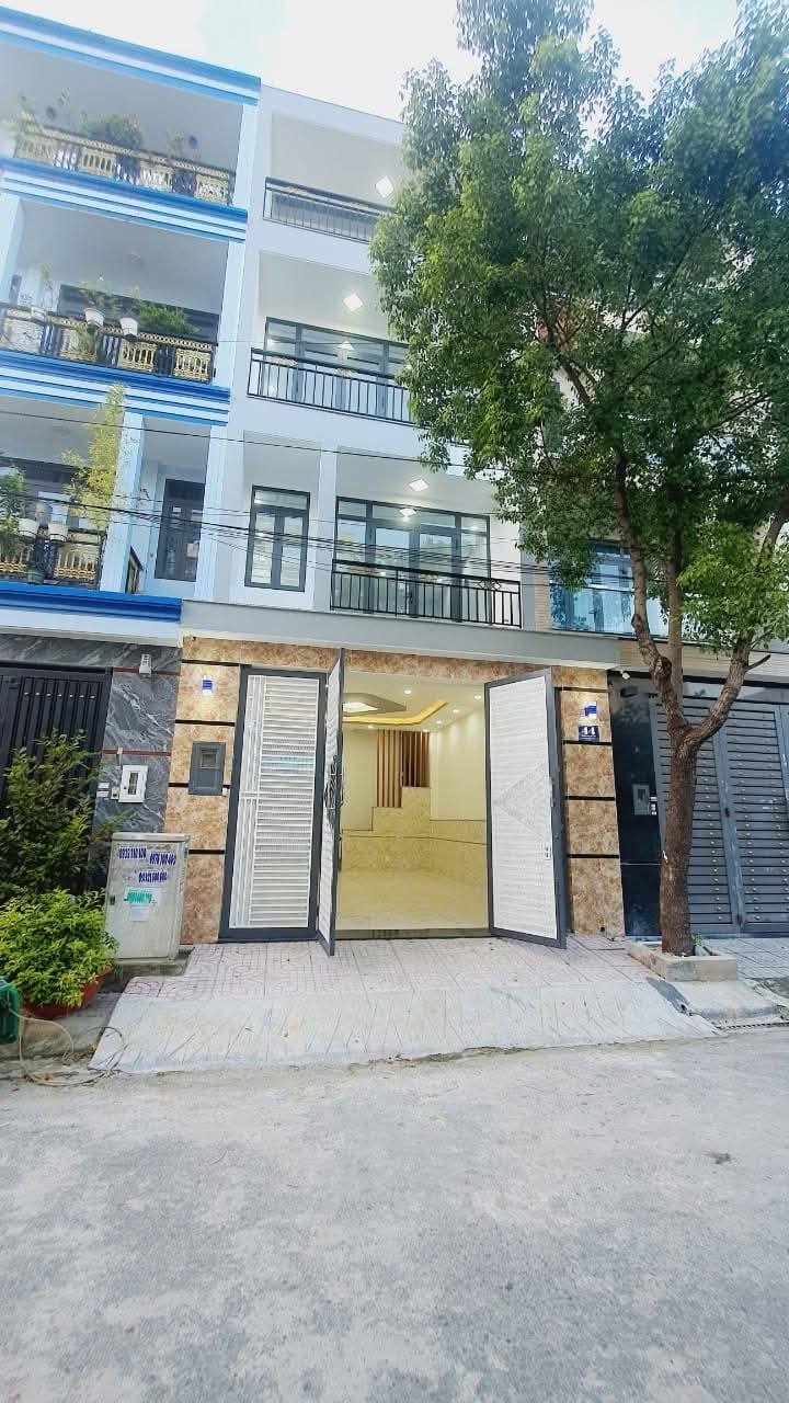 Tòa nhà văn phòng cho thuê Quận 12 300m² giá 15 triệu - Thiết kế hiện đại, vị trí đắc địa!