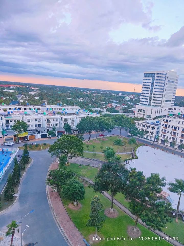 Nhà phố KĐT Hưng Phú, Bến Tre 120m² giá 6.5 tỷ - View công viên đẹp mắt!