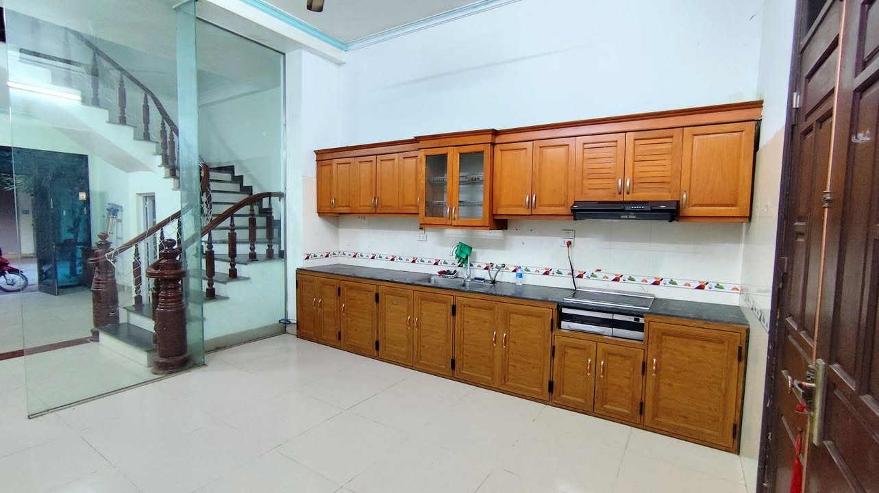 Nhà 4 tầng Tân Việt, 240m² giá 8 triệu/tháng - Đầy đủ tiện nghi, chỗ để ô tô!