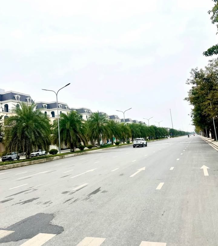 Nhà mới 5 tầng tại Trạm Trôi 45m² giá 8 tỷ - Thiết kế hiện đại, đầy đủ tiện nghi!