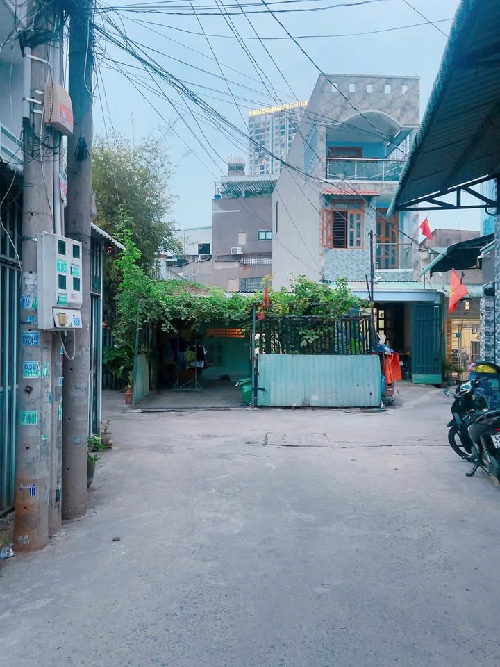 Nhà cấp 4 + 6 phòng trọ tại An Bình, Dĩ An 142m² giá 5.7 tỷ - Đầu tư sinh lời!