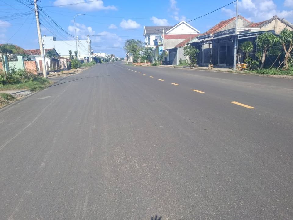 Đất nền mặt tiền đường Lư Giang, Đông Hòa, Phú Yên 210m² - Cách biển chỉ 2 phút xe máy!