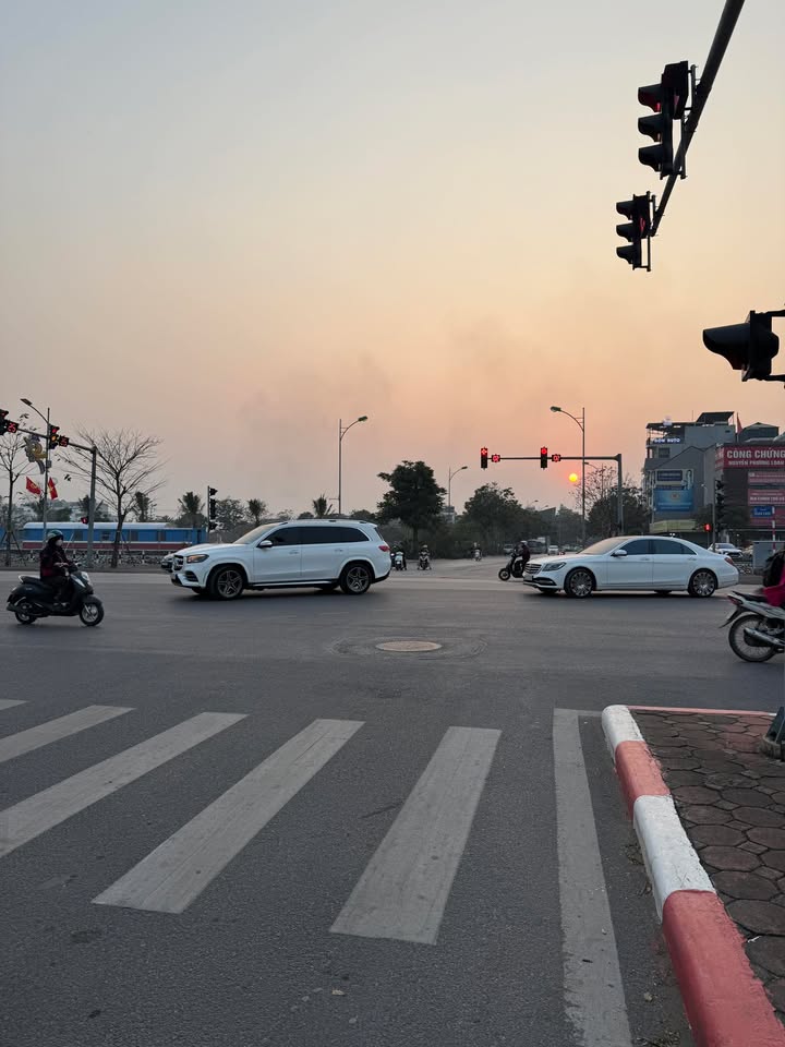 Nhà riêng Phường Việt Hưng, Quận Long Biên 40m² giá 10 tỷ - Ngõ thông ô tô tránh