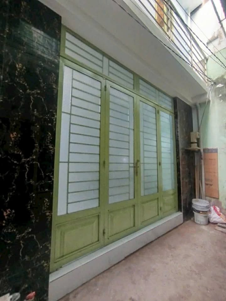 Nhà cho thuê nguyên căn tại Bình Hưng 16m² giá 4.5 triệu - Hẻm yên tĩnh, gần bến xe!