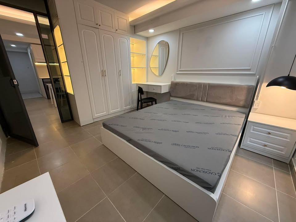 Nhà cho thuê mặt tiền đường Cửu Long, Tân Bình, 12 phòng - Full nội thất, thang máy