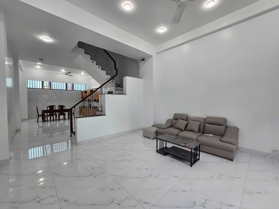 Nhà cho thuê Hòn Xện Nha Trang 200m² giá 22 triệu - Đầy đủ nội thất, sẵn sàng vào ở ngay!