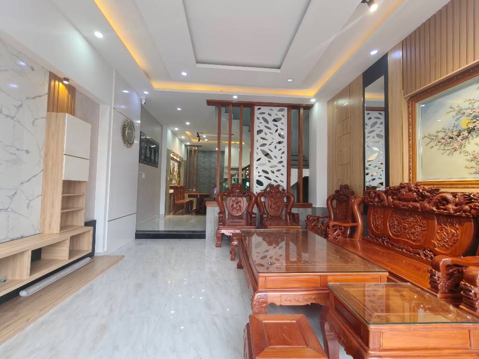 Nhà cho thuê khu đô thị Phước Long Nha Trang 4 tầng giá 16 triệu - Nội thất đầy đủ!