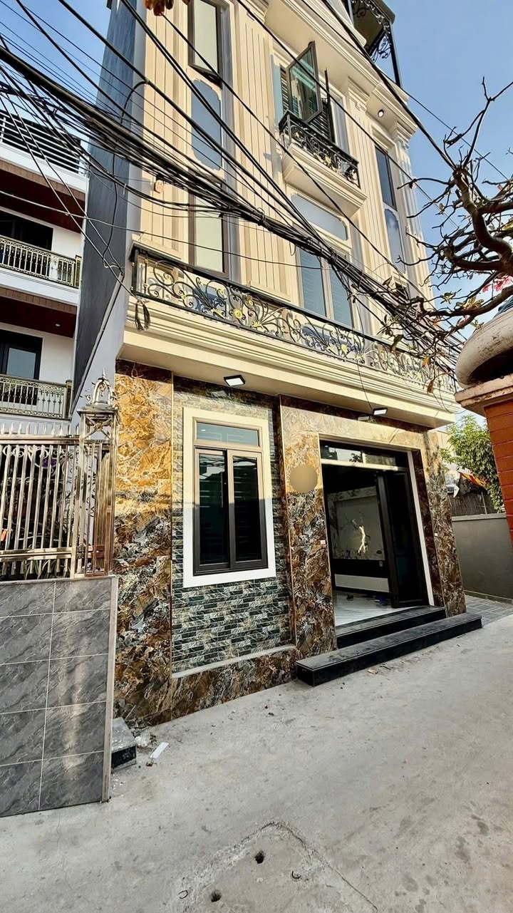 Nhà phố Hồ Sen, Lê Chân, Hải Phòng 44m² giá 4.5 tỷ - Đỗ sát nhà, tiện ích đầy đủ!