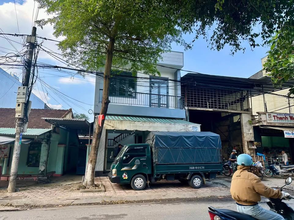 Nhà mặt tiền Nguyễn Thụy, Quảng Ngãi 2 tầng giá 10 triệu - Kinh doanh đỉnh cao!