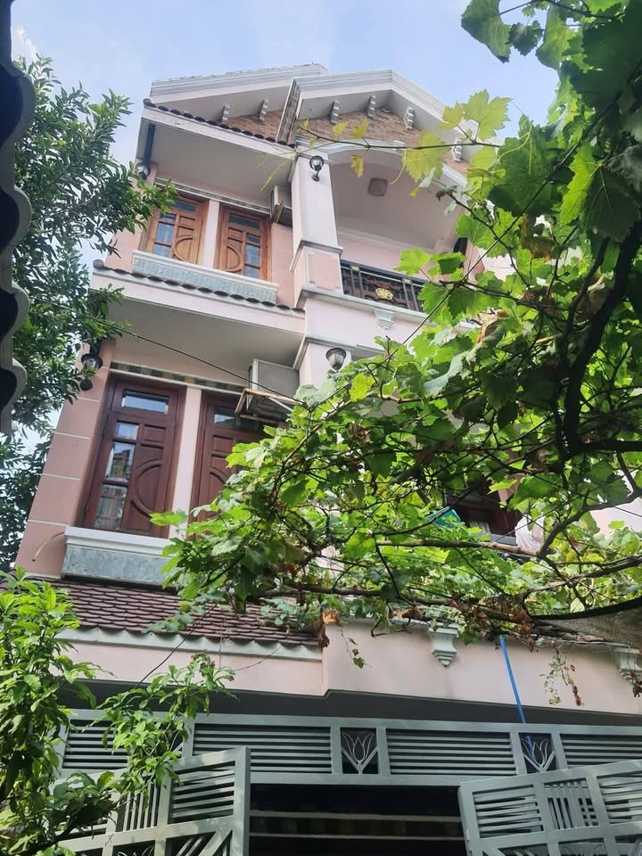 Biệt thự sân vườn An Phú, Quận 2 - 200m² giá 26 tỷ - Không gian sống lý tưởng!