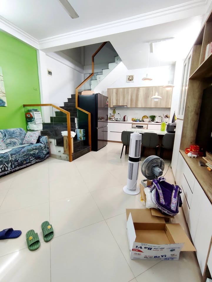 Nhà 5 tầng tại Hồ Tùng Mậu, 33m² chỉ 8 tỷ - Sổ đỏ chính chủ, ở ngay!