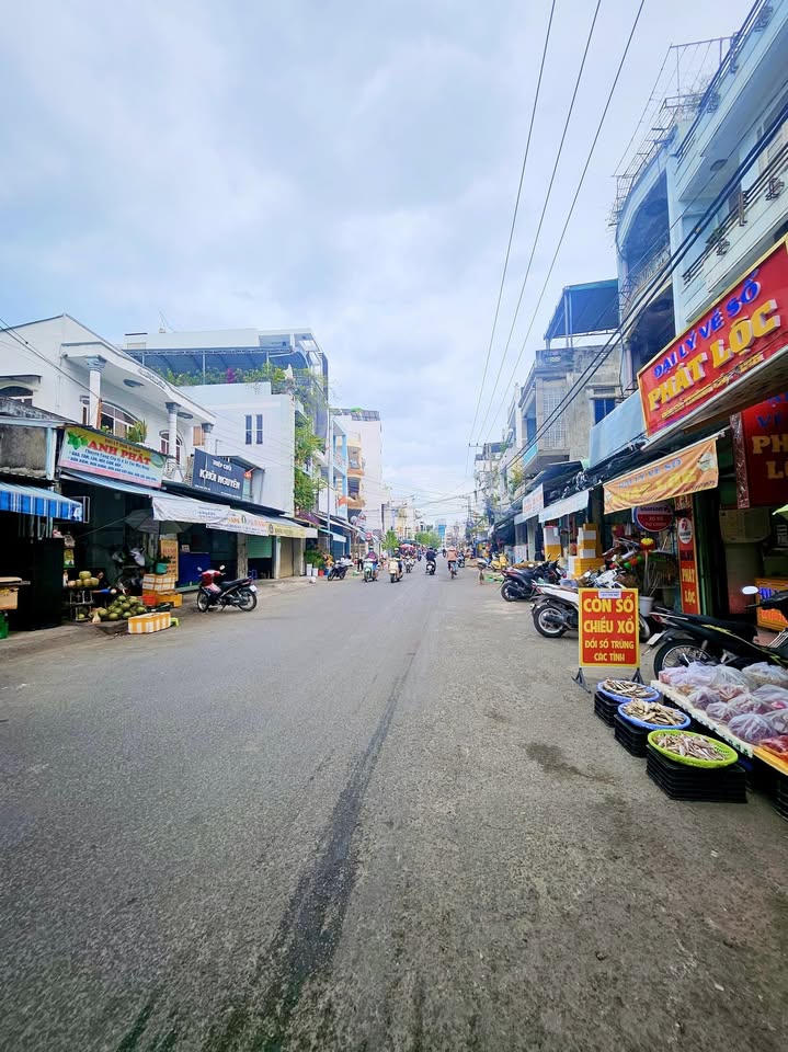 Nhà 3 tầng Mặt Tiền Chợ Phương Sài Nha Trang 57m² giá 6.1 tỷ - Khu kinh doanh sầm uất!