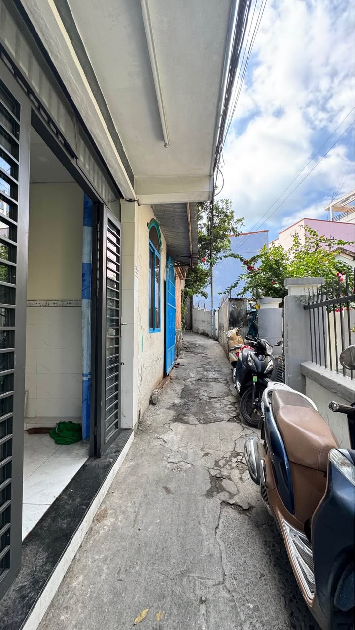 Nhà 3 tầng 1 tum Phương Sài Nha Trang 18m² giá 1.65 tỷ - Gần biển và chợ