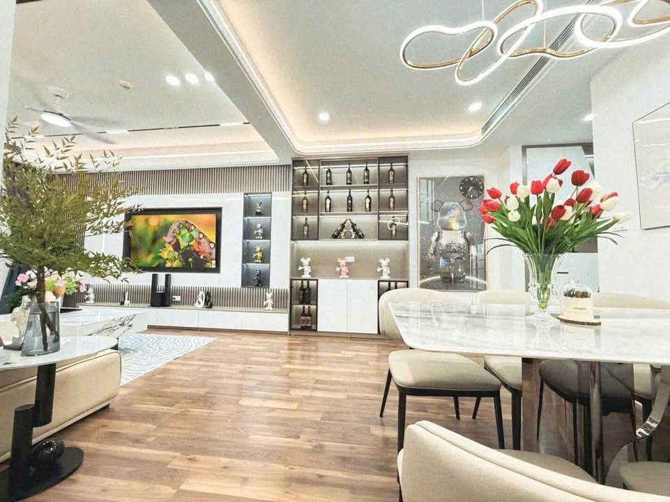 Căn hộ Vinhomes West Point 101m² giá 10 tỷ - Căn góc full nội thất cao cấp!