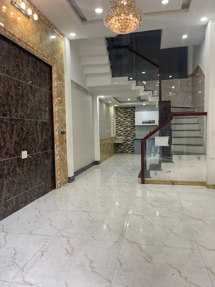 Nhà phố Tân Bình 43m² giá 5.9 tỷ - Hẻm thông, dân trí cao!