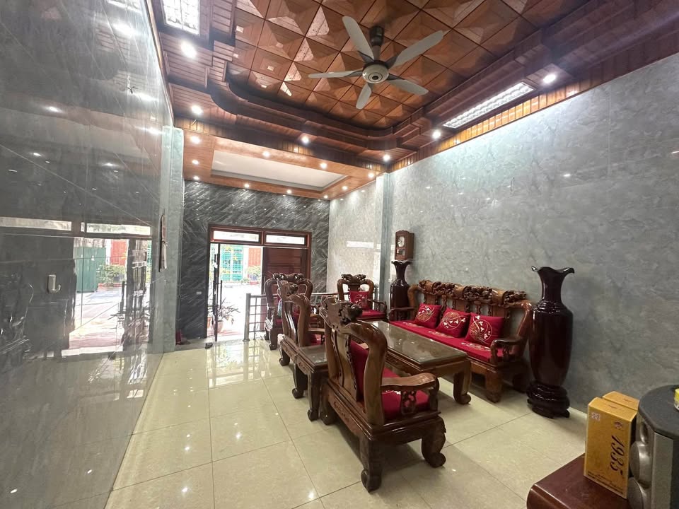 Nhà 3 tầng Hoàng Hoa Thám Cốc Lếu 100m² giá 4 tỷ - Vị trí trung tâm gần trường học!