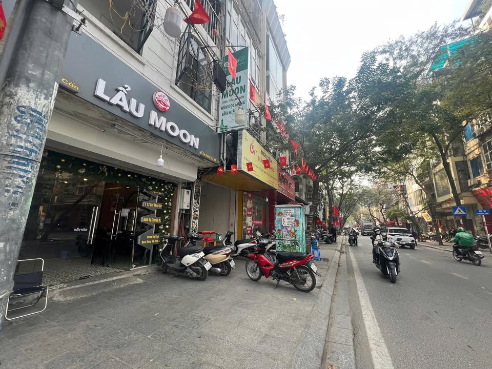 Cho thuê nhà mặt phố Đội Cấn, quận Ba Đình, 120m² - Mặt tiền đẹp, kinh doanh thuận lợi!