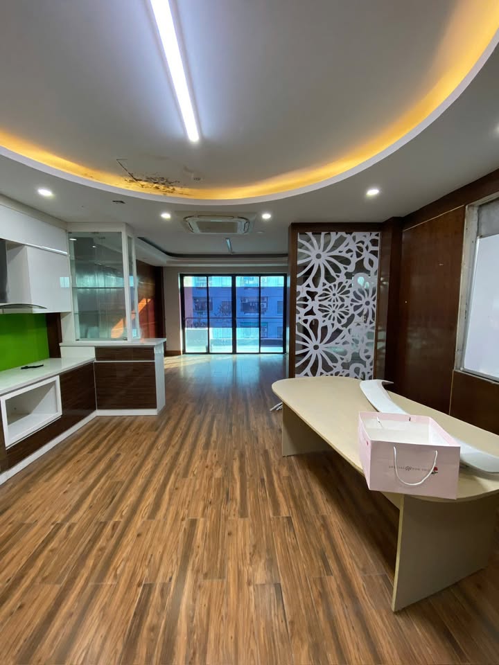 Sàn văn phòng 50m² Trần Thái Tông, Cầu Giấy - Giá chỉ 11 triệu, sẵn sàng vào làm việc!