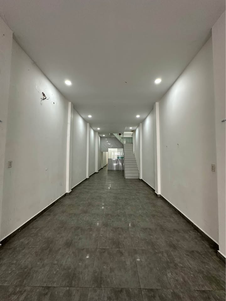 Nhà mặt tiền Dương Minh Quan, Quận Ninh Kiều, 136m² giá 2.9 tỷ - Sẵn sàng vào ở!