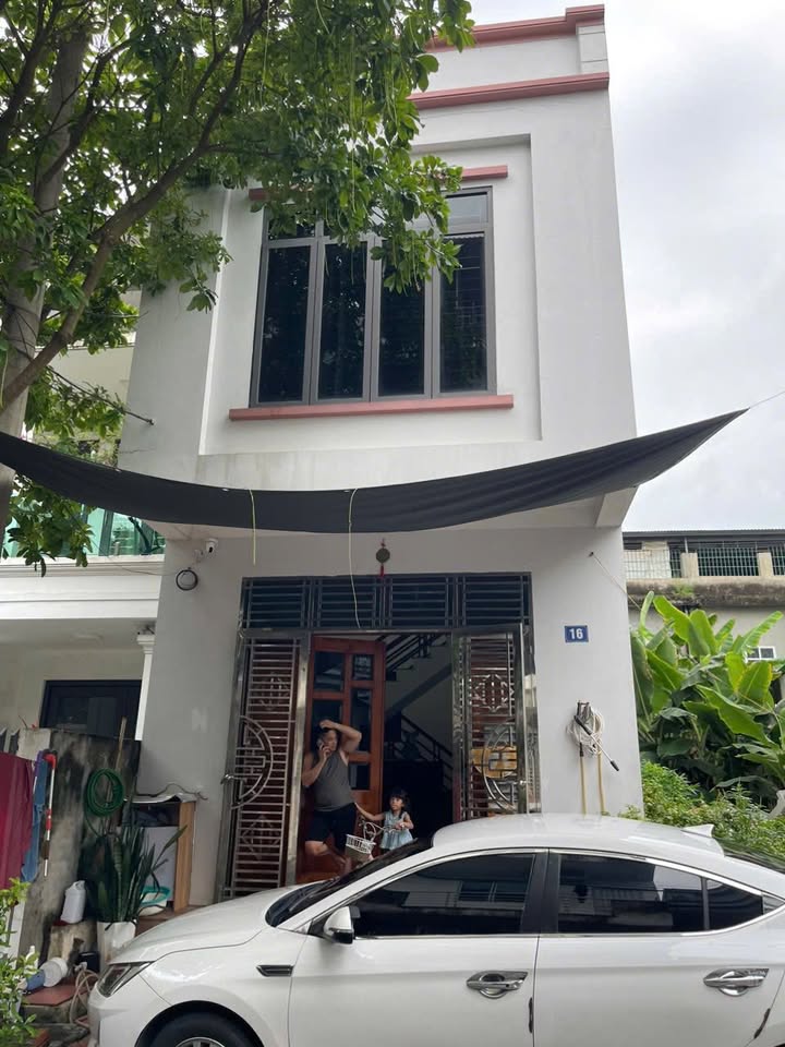 Nhà 2 tầng Khu 9 Nông Trang, Việt Trì 76.5m² giá 4 tỷ - Đường thông thoáng, gần chợ