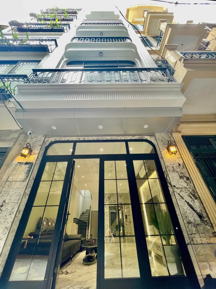 Nhà đẹp Ngọc Khánh Ba Đình 37m² giá 21.7 tỷ - Đầy đủ nội thất, ô tô vào nhà!