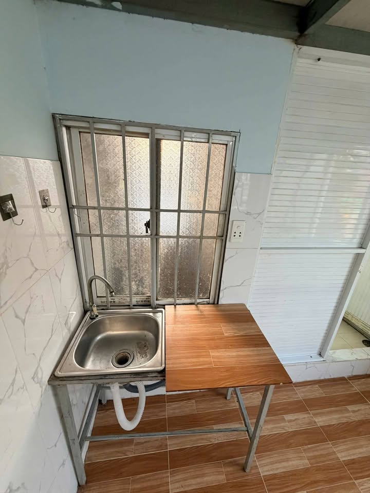 Phòng cho thuê đường Phạm Hữu Lầu, quận 7, giá 2.8 triệu - Cửa sổ trời thoáng đãng