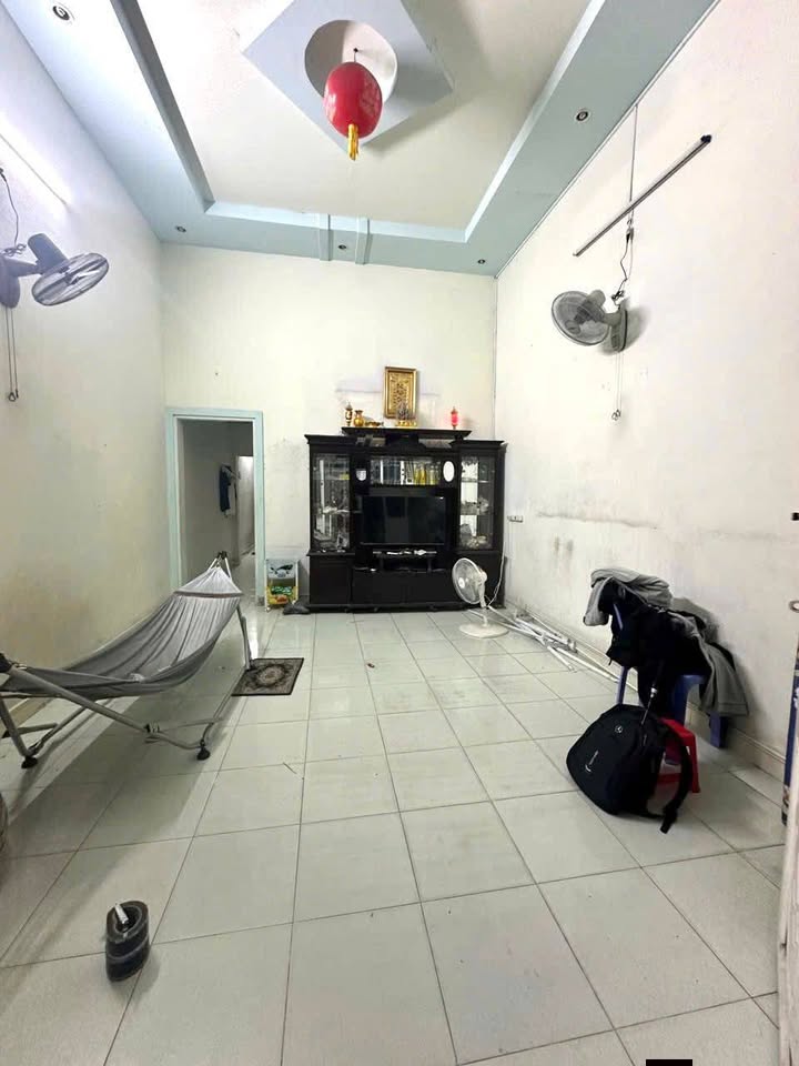 Nhà nguyên căn hẻm Cây Da, Dĩ An 2PN chỉ 3.5 triệu - Nhà trống sẵn sàng cho thuê!