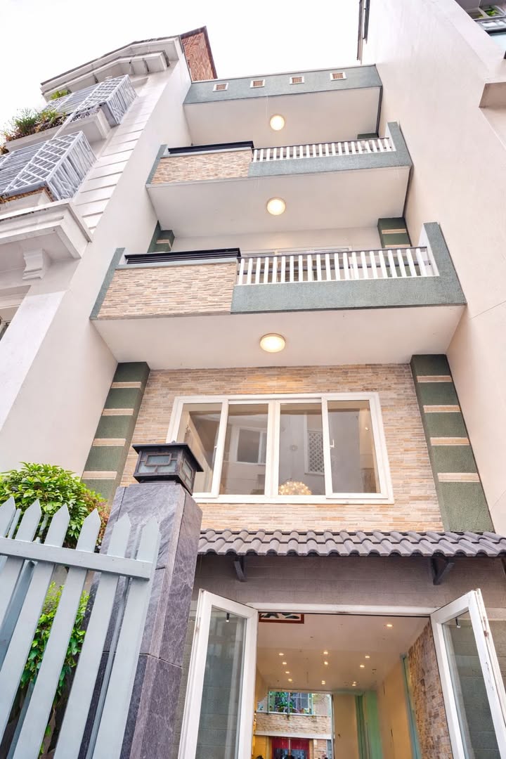 Nhà 5 tầng Cityland Phú Nhuận 60m² giá 7 tỷ - Sát công viên Gia Định, di chuyển thuận tiện!