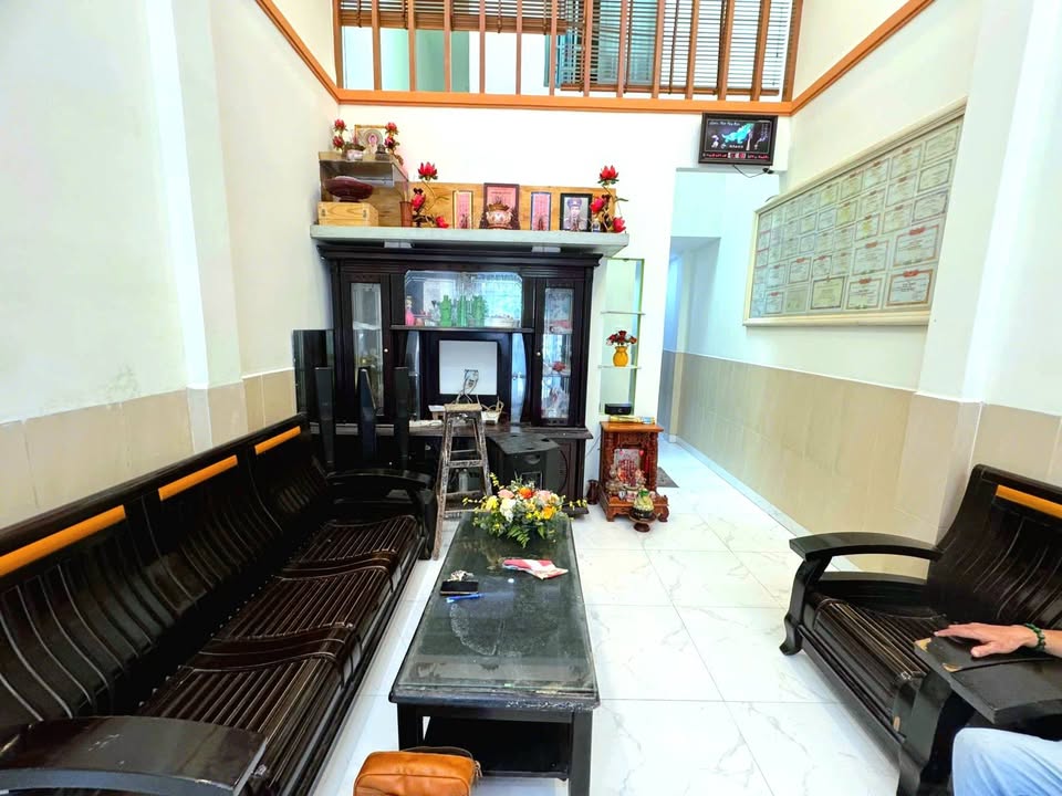 Nhà phố Linh Xuân Thủ Đức 87m² giá 4.8 tỷ - Hẻm xe hơi, gần chợ và trường học!